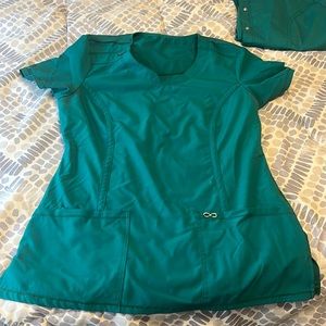 Cherokee Infinity scrub top. Size small. Hunter green.